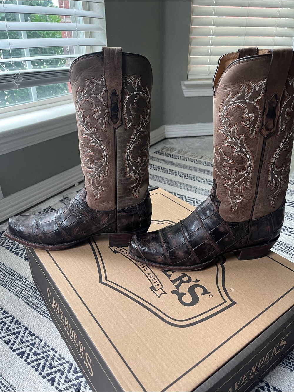 Lucchese alligator Burke boots 8.5D - Picture 2 of 10